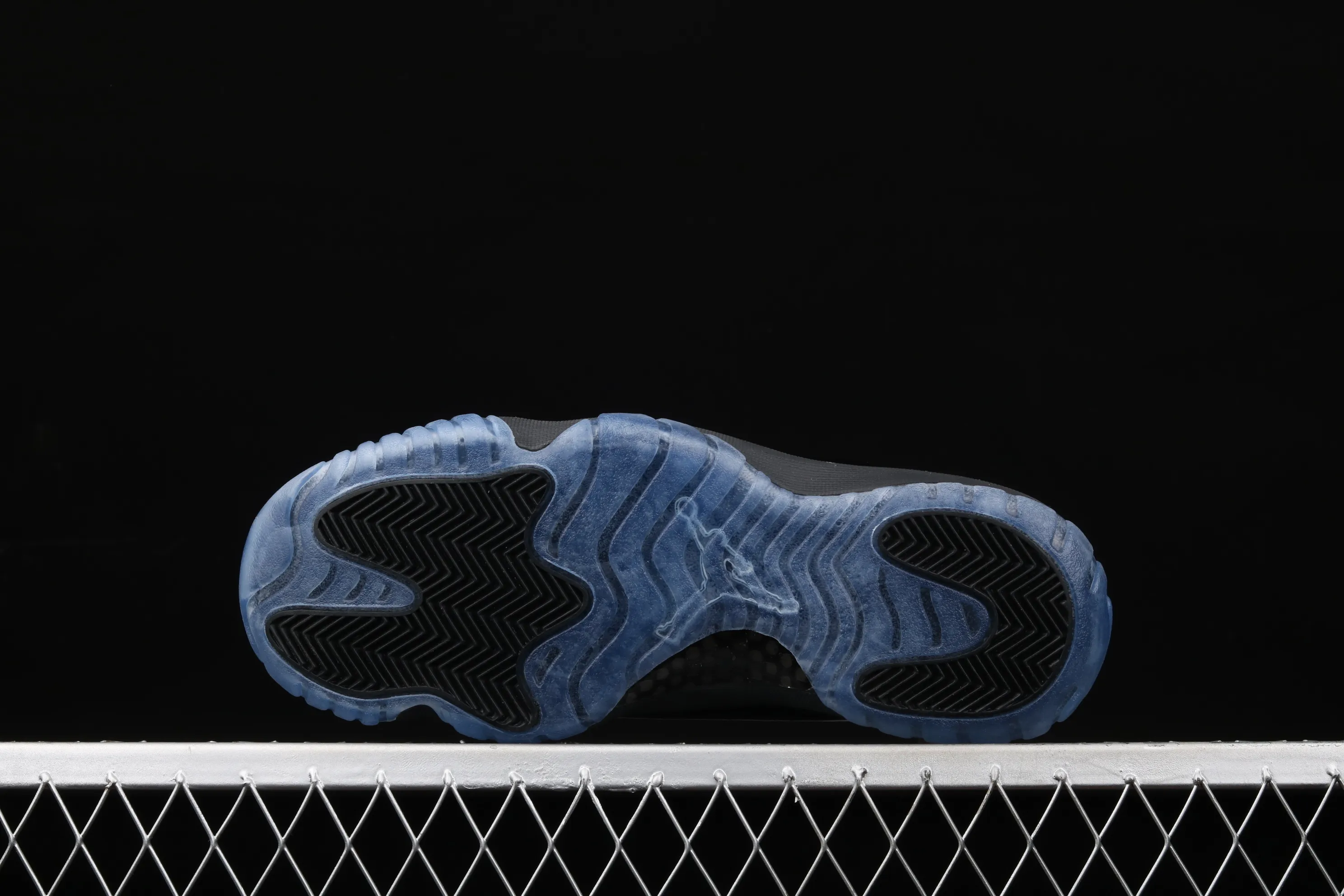 All categories Air Jordan Jordan series basketball shoes Air Jordan 11 X version Air Jordan 11 "Cap and Gown" AJ11 Joe 11 Black Gamma Black Warrior 378037-005
